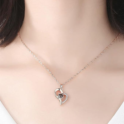 Rosa Eterna y Collar TE AMO: El Regalo Perfecto para Expresar tu Amor Infinito en 100 Idiomas